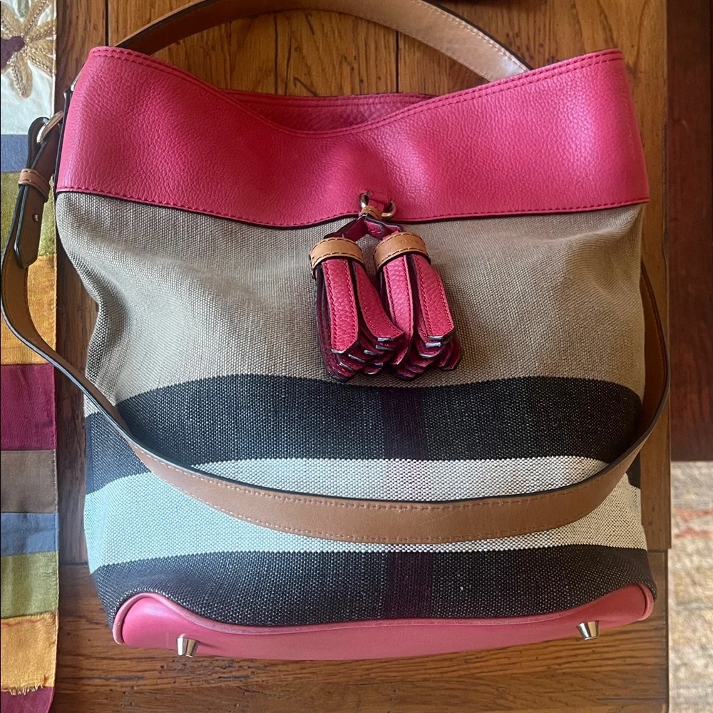 BURBERRY
Calfskin Canvas Ashby w/Tassel Hobo Tan and Black w/Coral Pink Accents - Picture 2 of 12